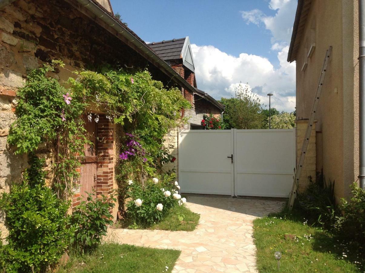 La Bicoque En Puisaye Hotel Saint-Amand-en-Puisaye Exterior photo